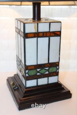 Tiffany stained glass style lamp