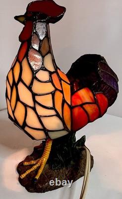 VTG Tiffany Style Stained Glass Chicken Rooster Farmhouse Table Lamp 11 h