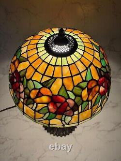 Vintage Tiffany Style Leaded Stained Glass Table Lamp 18In Tall