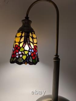 Vintage Tiffany Style Table Desk Bedside Lamp Hand Crafted Stained Glass Shade