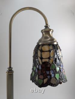 Vintage Tiffany Style Table Desk Bedside Lamp Hand Crafted Stained Glass Shade