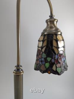 Vintage Tiffany Style Table Desk Bedside Lamp Hand Crafted Stained Glass Shade